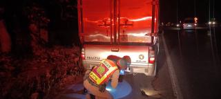 4. วันที่ 15 เมษายน 2566 เวลา 20.25 น. ร้อยเวร 2-0 พร้อม สายตรวจรถยนต์ ได้รับเเจ้งเหตุจากศูนย์ 191 ขอความช่วยเหลือขอความช่วยเหลือรถยนต์กระบะยางระเบิด บริเวณ หลัก กม.ที่ 479 ต.เพชรชมภู อ.โกสัมพีนคร จ.กำแพงเพชร